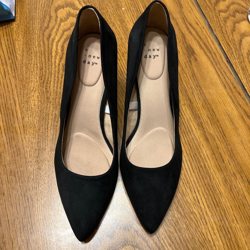 A new day velvet pump heels